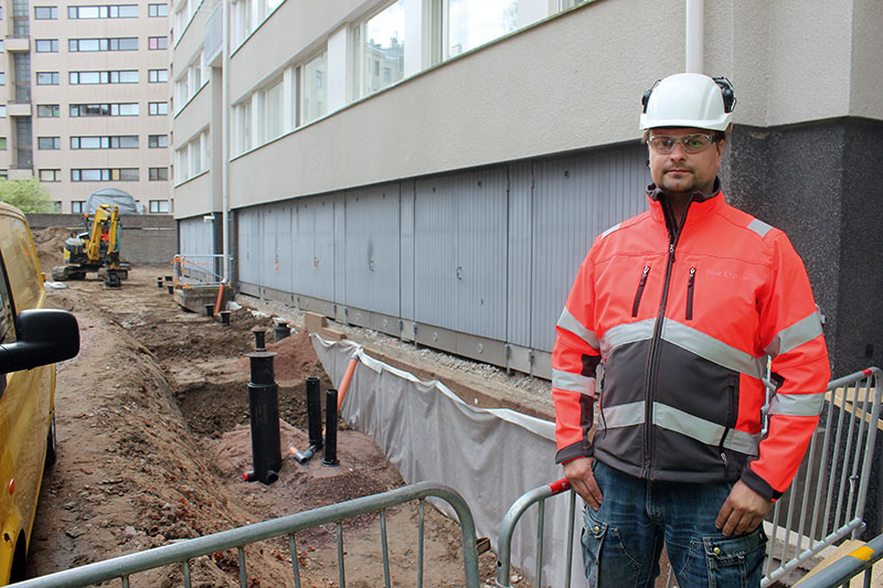 Sepänkadun maarakennusurakan työnjohtaja Marko Paloniemellä on paitsi 15 vuoden oma yrittäjäkokemus, pian myös rakennusmestari AMK -pätevyys. Sen mies on suorittanut aikuisopiskelijana työn ohessa.
